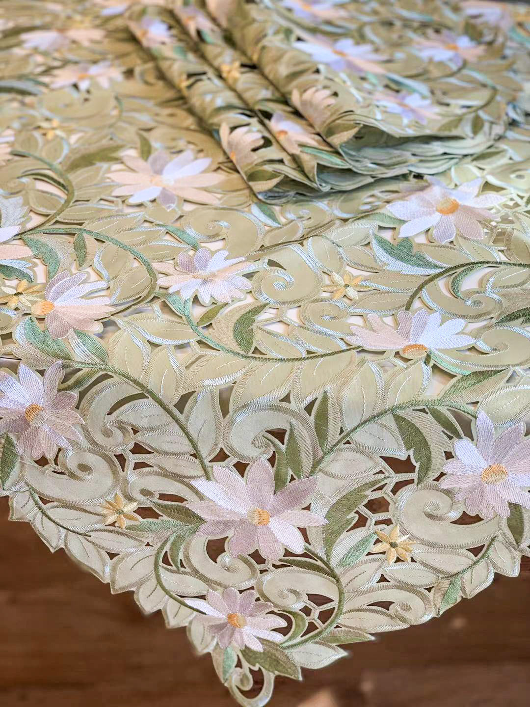 Green Daisy – Lei's Linens