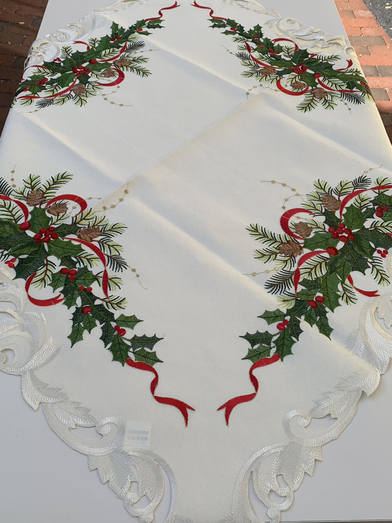 Table Toppers – Lei's Linens